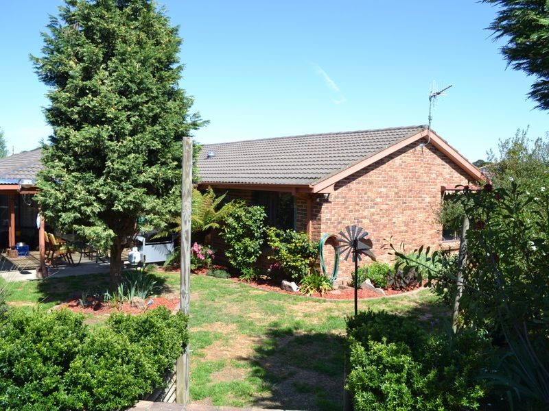 9 Robinia Drive, Lithgow NSW 2790