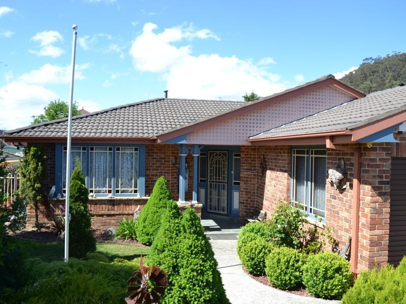 9 Robinia Drive, Lithgow NSW 2790