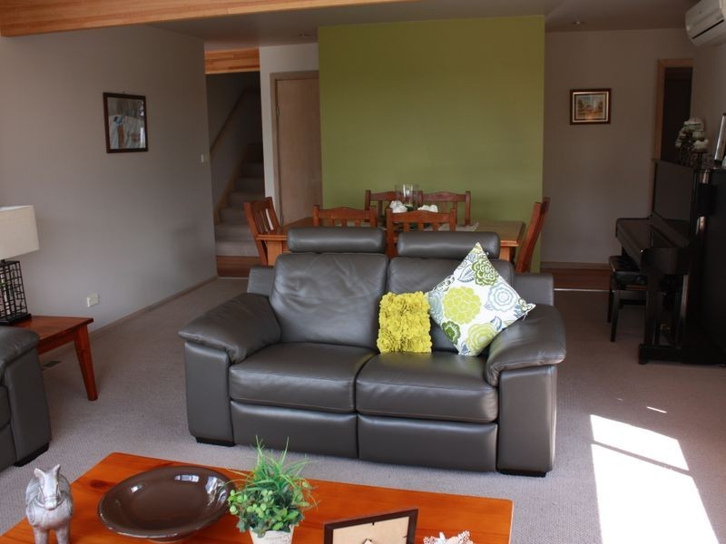 24 Hill Range Crescent, Lithgow NSW 2790