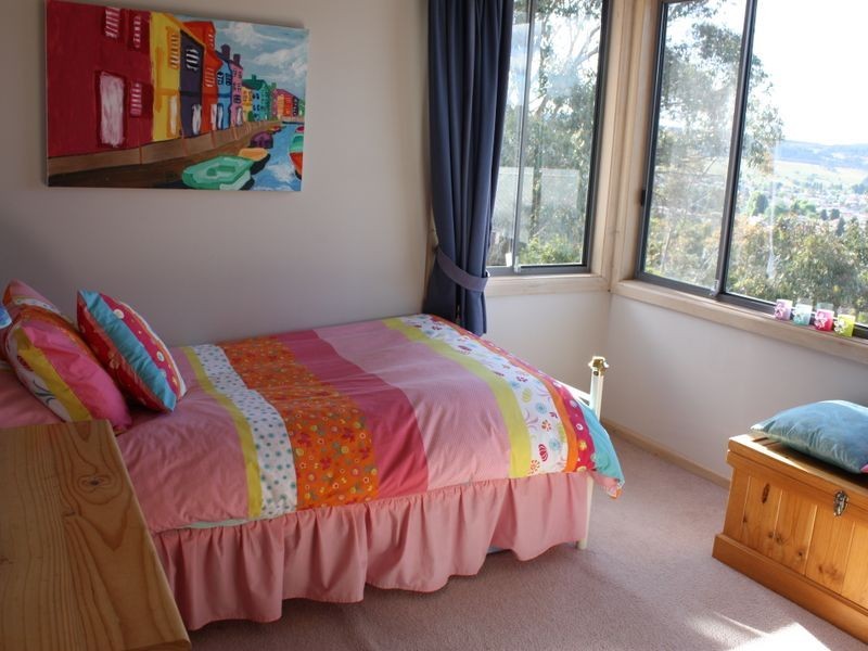 24 Hill Range Crescent, Lithgow NSW 2790