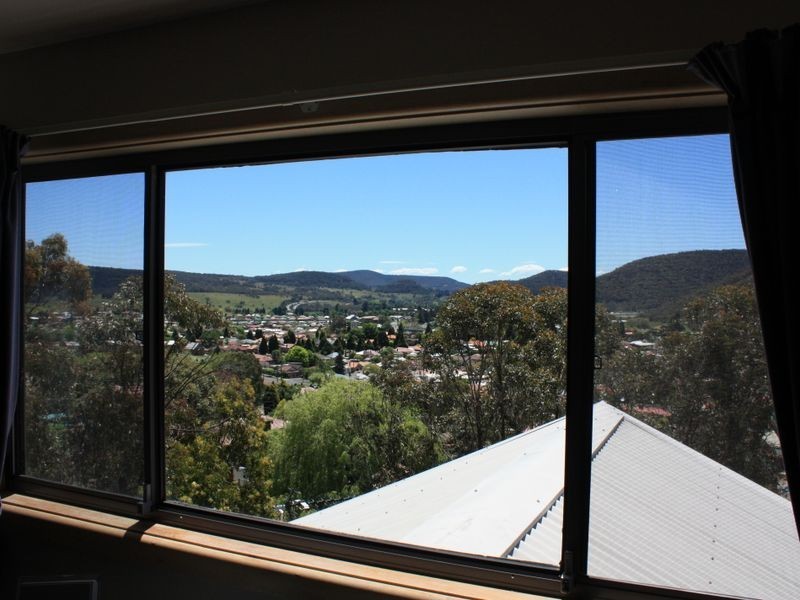 24 Hill Range Crescent, Lithgow NSW 2790
