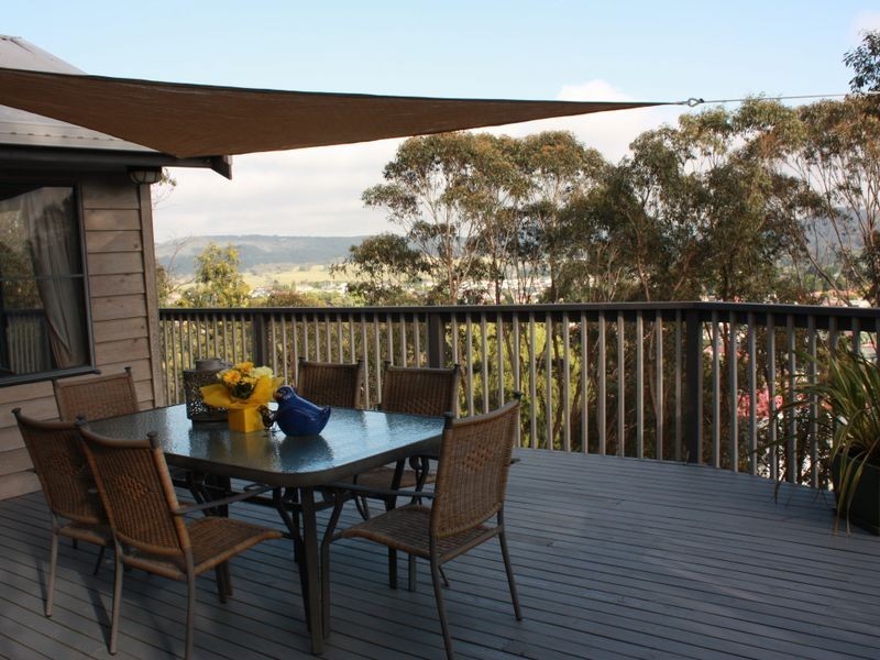 24 Hill Range Crescent, Lithgow NSW 2790
