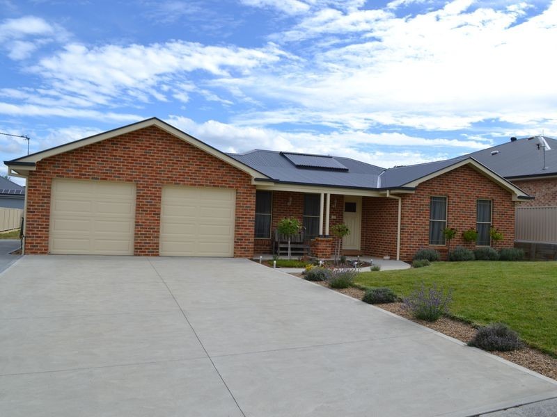 16 Stockade Close, Lithgow NSW 2790