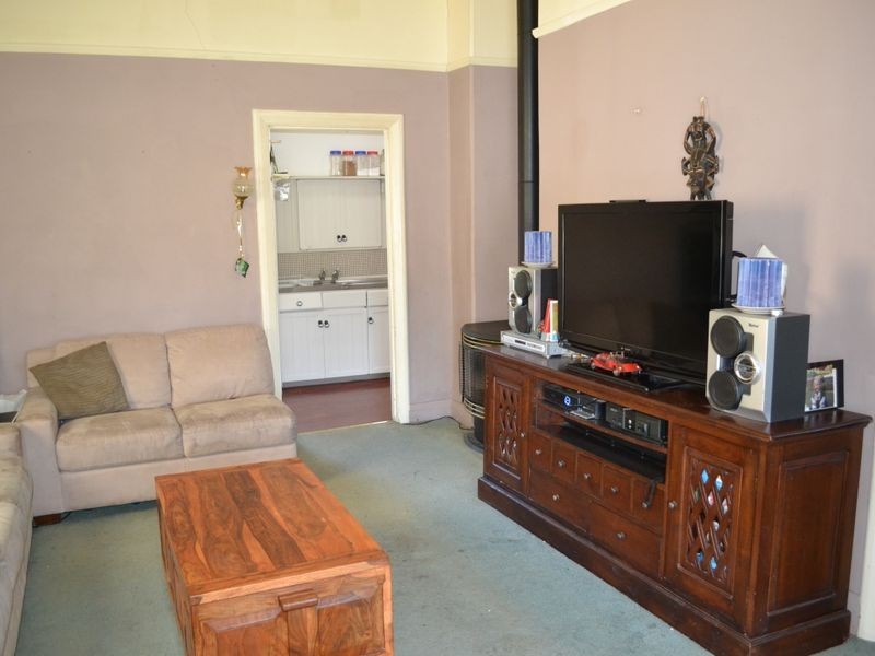 8 Lone Pine Avenue, Lithgow NSW 2790