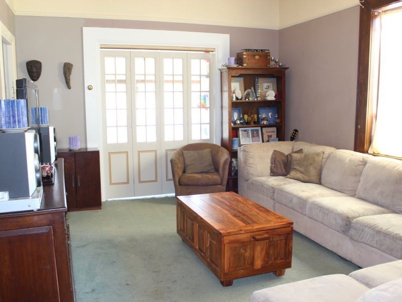 8 Lone Pine Avenue, Lithgow NSW 2790