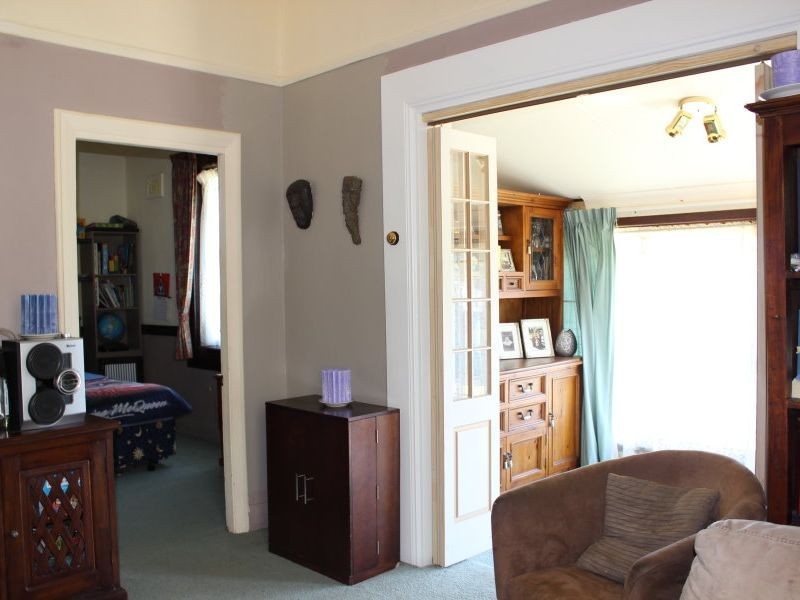 8 Lone Pine Avenue, Lithgow NSW 2790