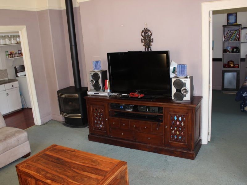 8 Lone Pine Avenue, Lithgow NSW 2790