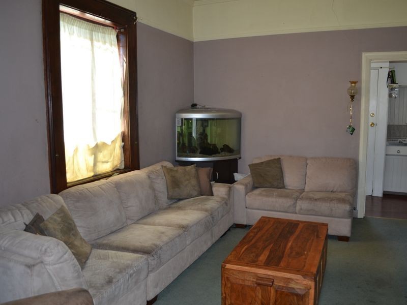 8 Lone Pine Avenue, Lithgow NSW 2790