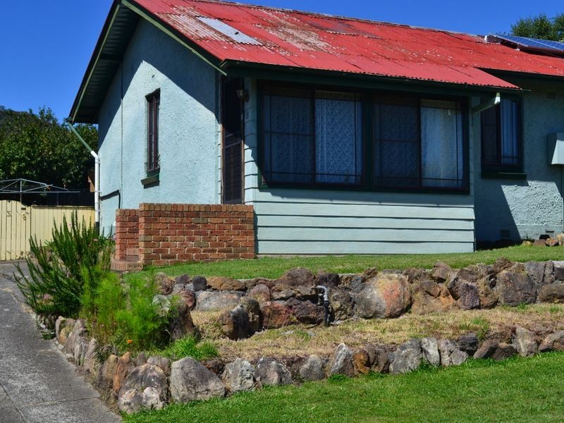 8 Lone Pine Avenue, Lithgow NSW 2790