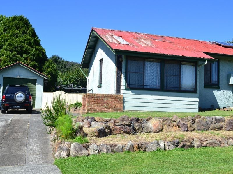 8 Lone Pine Avenue, Lithgow NSW 2790