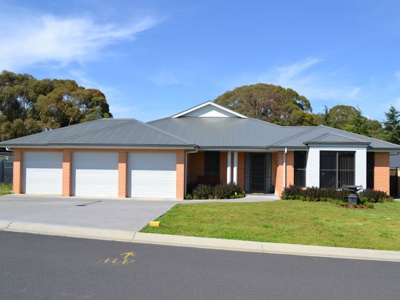4 Surveyors Way, South Bowenfels NSW 2790