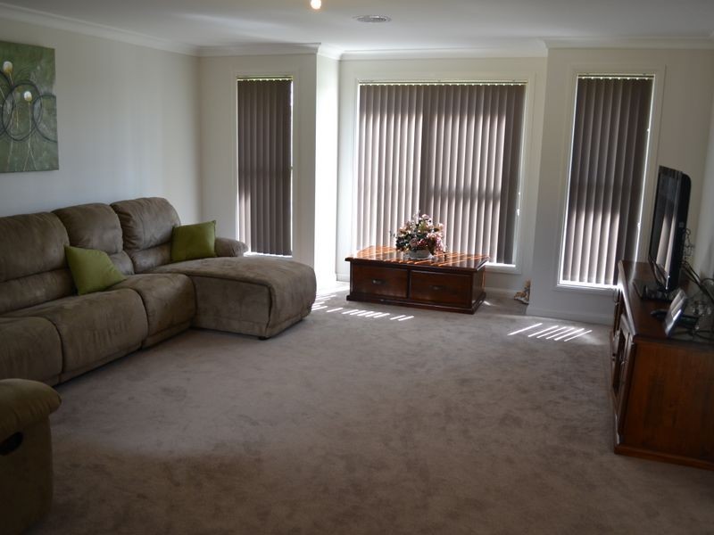 4 Surveyors Way, South Bowenfels NSW 2790