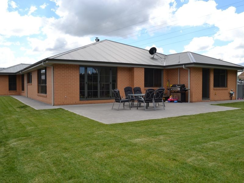 4 Surveyors Way, South Bowenfels NSW 2790