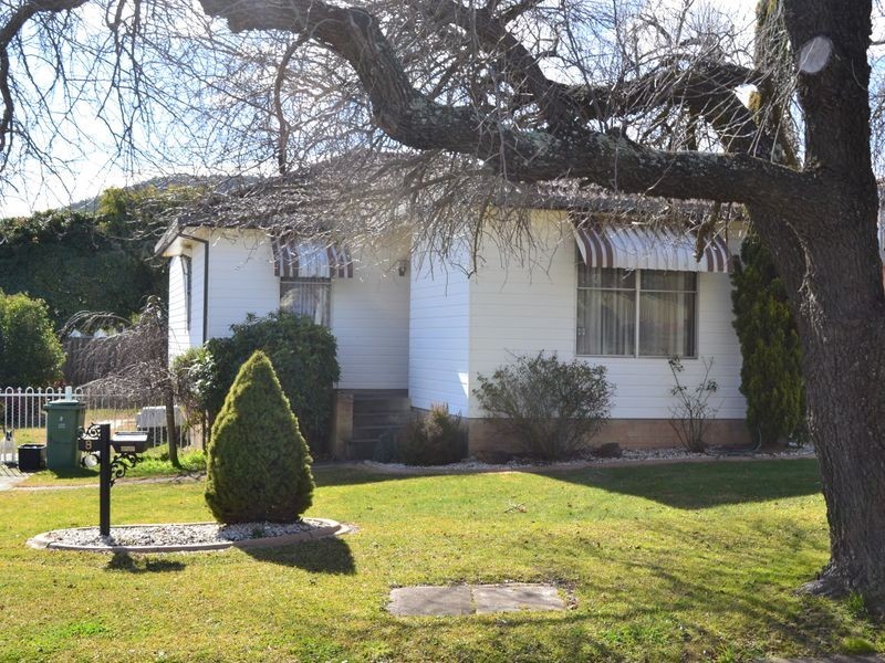 8 Caroline Avenue, Lithgow NSW 2790