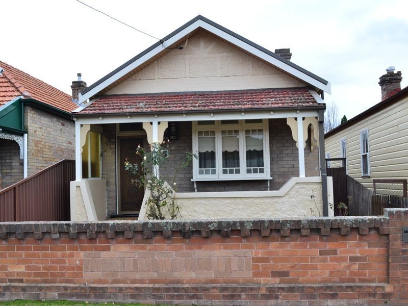 82 Laurence Street, Lithgow NSW 2790