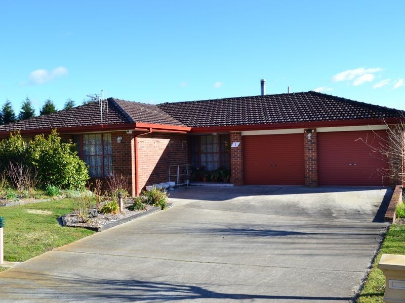 1 Girraween Drive, Marrangaroo NSW 2790