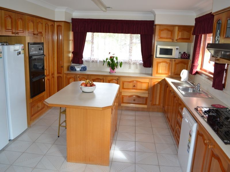 1 Girraween Drive, Marrangaroo NSW 2790
