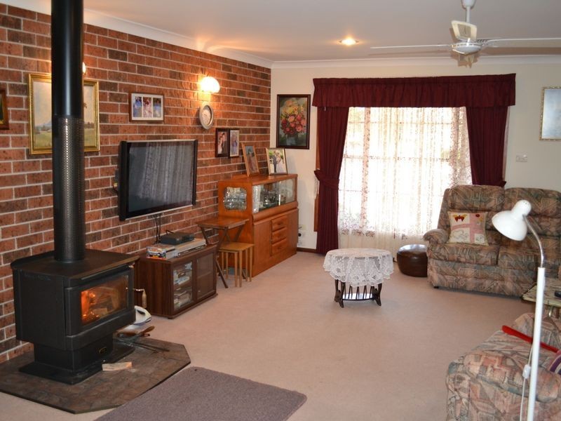 1 Girraween Drive, Marrangaroo NSW 2790