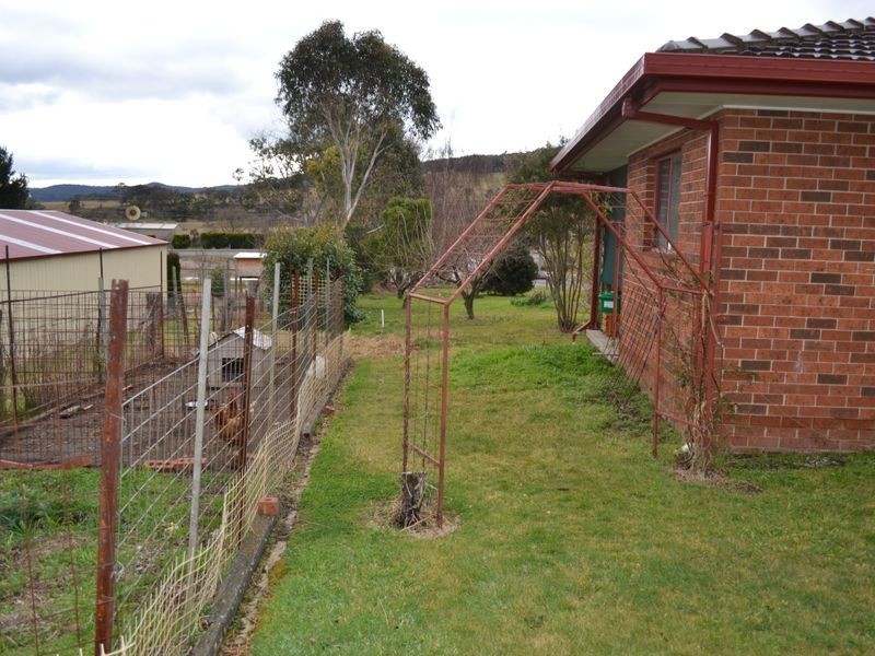 1 Girraween Drive, Marrangaroo NSW 2790
