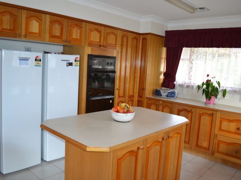 1 Girraween Drive, Marrangaroo NSW 2790