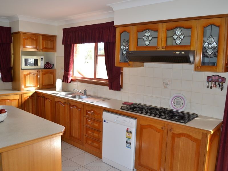 1 Girraween Drive, Marrangaroo NSW 2790