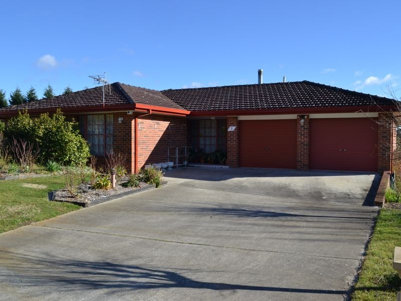 1 Girraween Drive, Marrangaroo NSW 2790