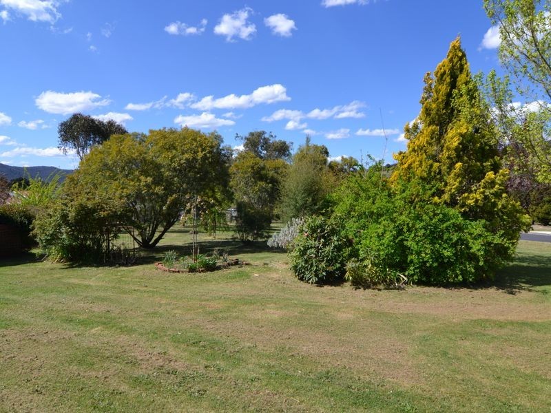 1 Girraween Drive, Marrangaroo NSW 2790