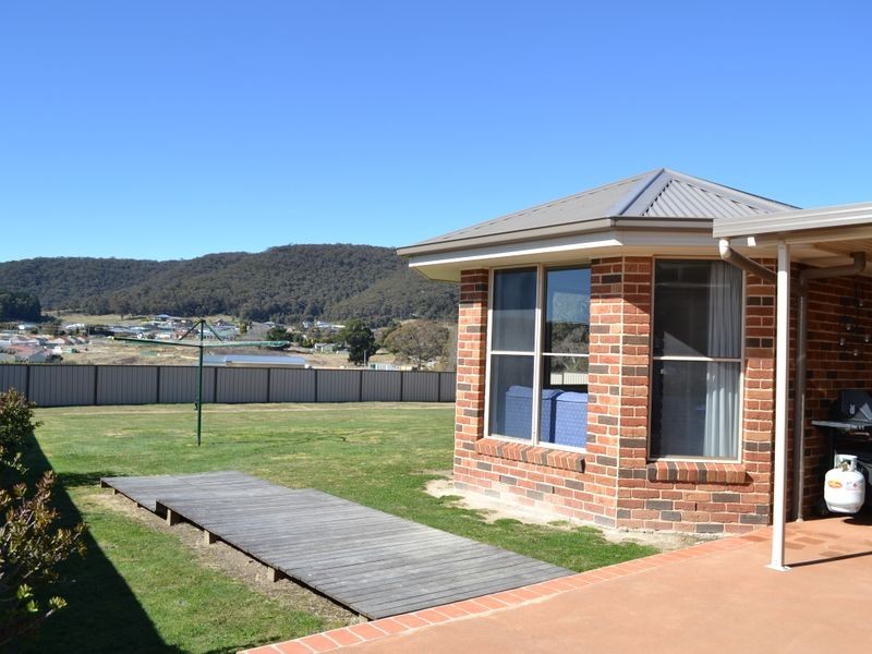 24 Kirkley Street, Lithgow NSW 2790