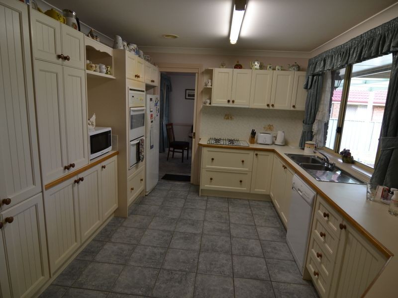 24 Robinia Drive, Lithgow NSW 2790