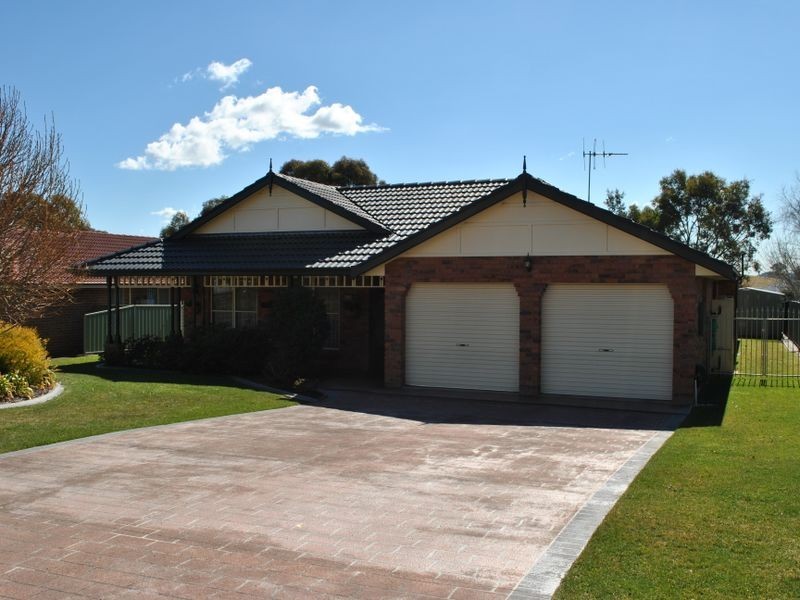 24 Robinia Drive, Lithgow NSW 2790