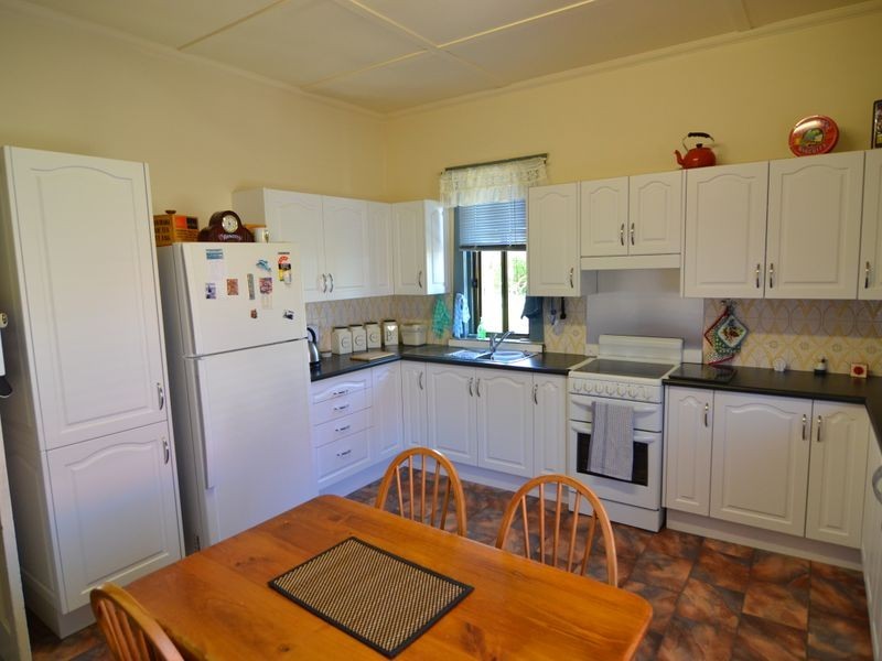 25 Sandford Avenue, Lithgow NSW 2790