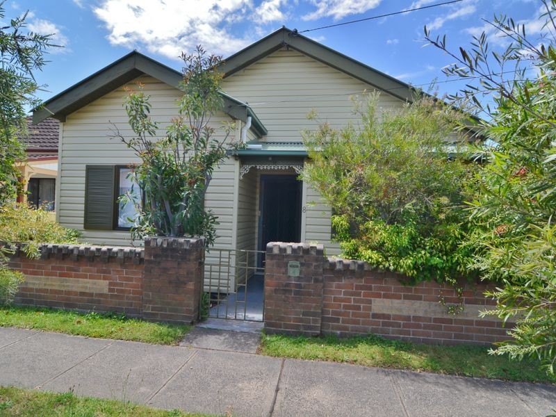 8 Read Avenue, Lithgow NSW 2790