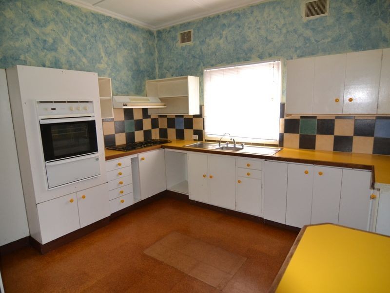 8 Read Avenue, Lithgow NSW 2790