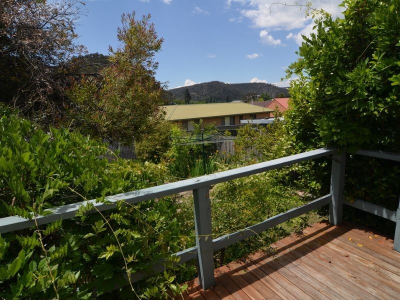 8 Read Avenue, Lithgow NSW 2790