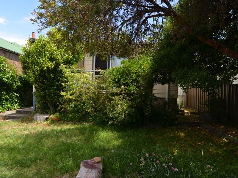8 Read Avenue, Lithgow NSW 2790