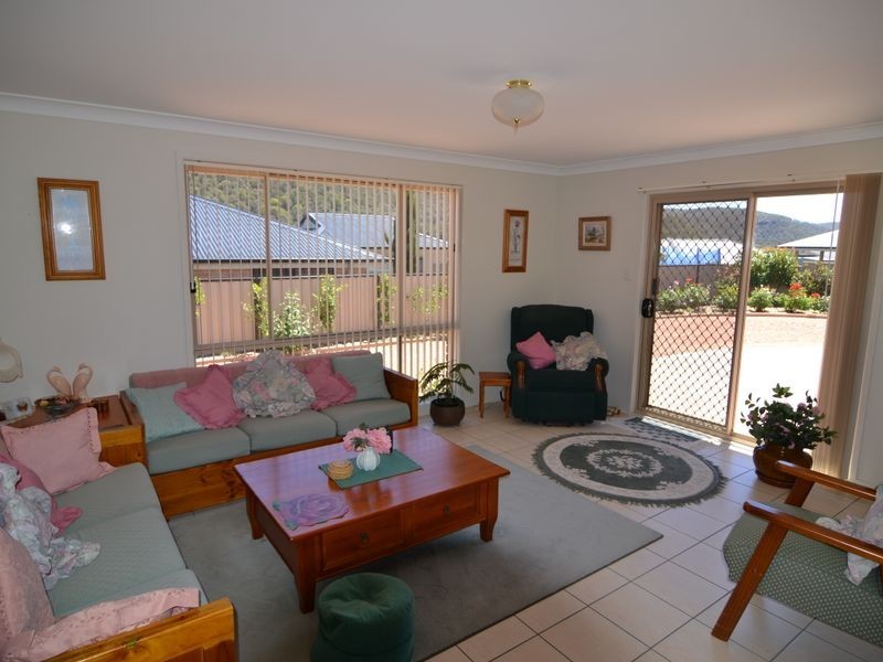 20 Henderson Place, Lithgow NSW 2790