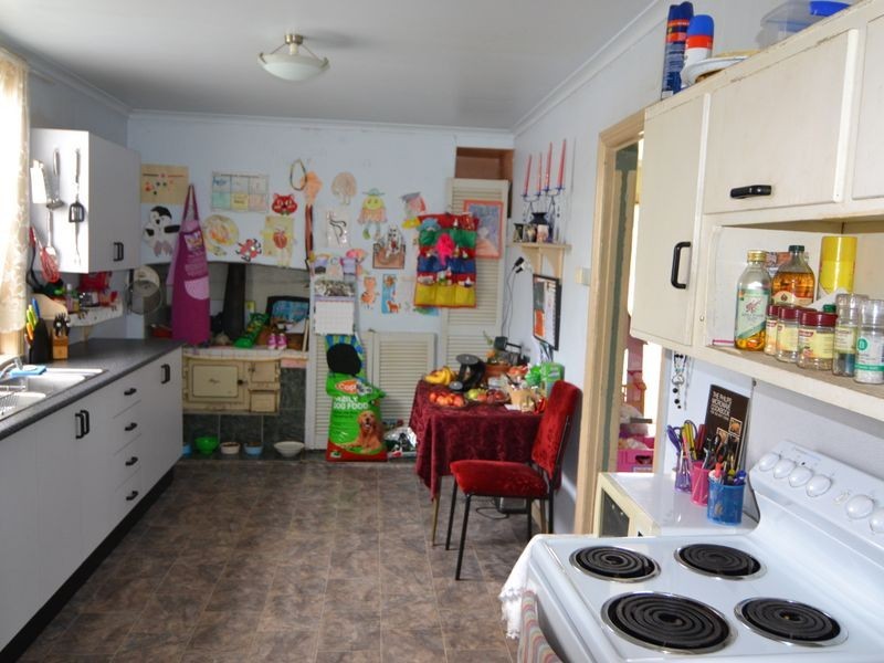 16 Read Avenue, Lithgow NSW 2790