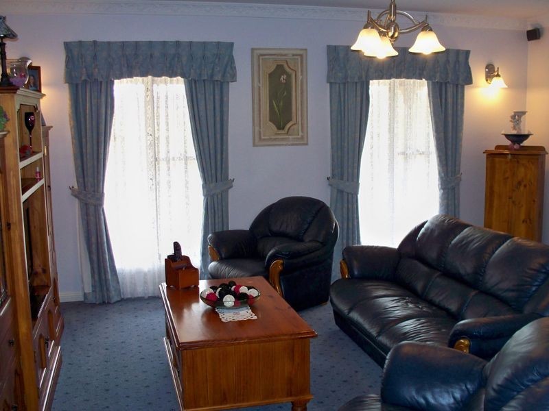 2B Hughes Lane, Marrangaroo NSW 2790