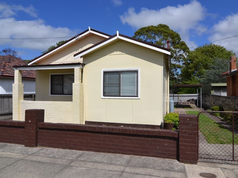 18 Sandford Avenue, Lithgow NSW 2790