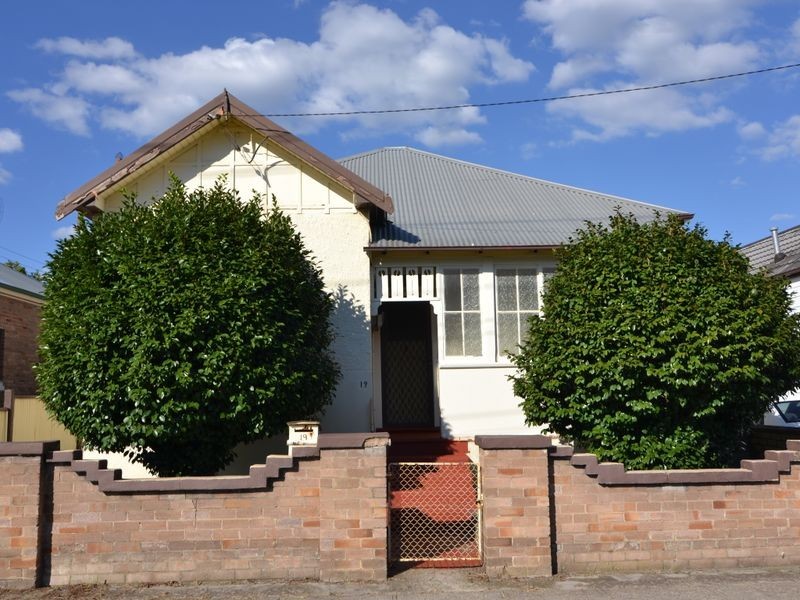 19 Sandford Avenue, Lithgow NSW 2790
