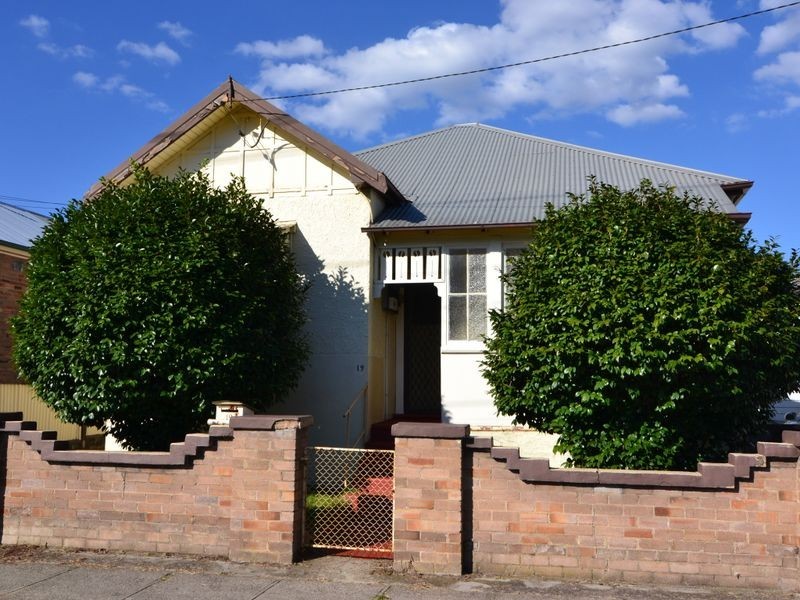 19 Sandford Avenue, Lithgow NSW 2790
