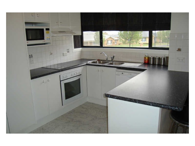 4 Claret Ash Avenue, Lithgow NSW 2790