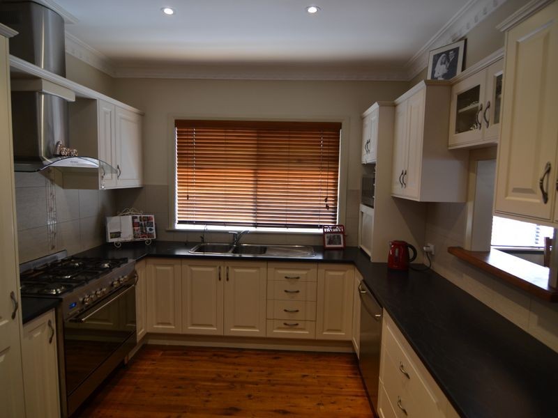 21 Rifle Parade, Lithgow NSW 2790