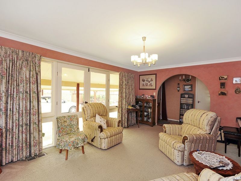 10 Enfield Ave, Lithgow NSW 2790