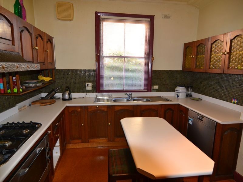 4 Lone Pine Avenue, Lithgow NSW 2790