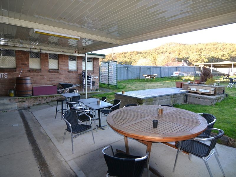 20-22 Castlereagh Highway (Royal Hotel), Cullen Bullen NSW 2790