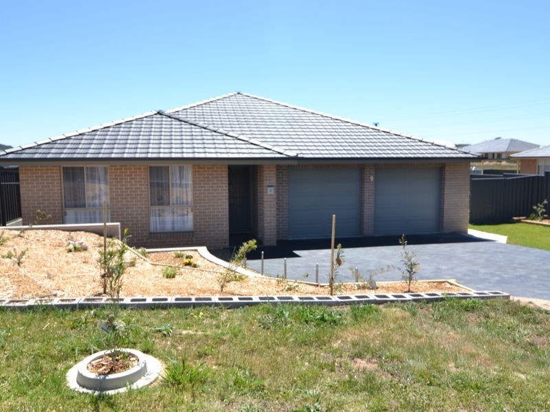 9 Surveyors Way, South Bowenfels NSW 2790