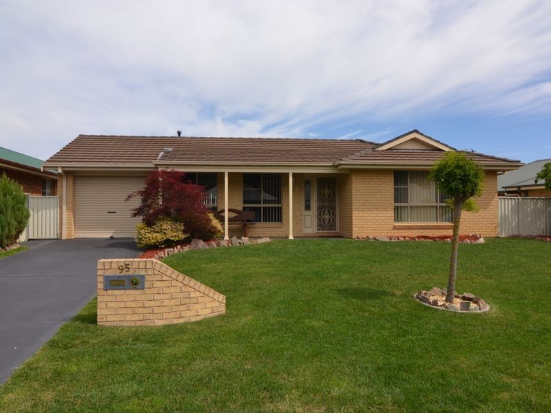 95 Inch Street, Lithgow NSW 2790