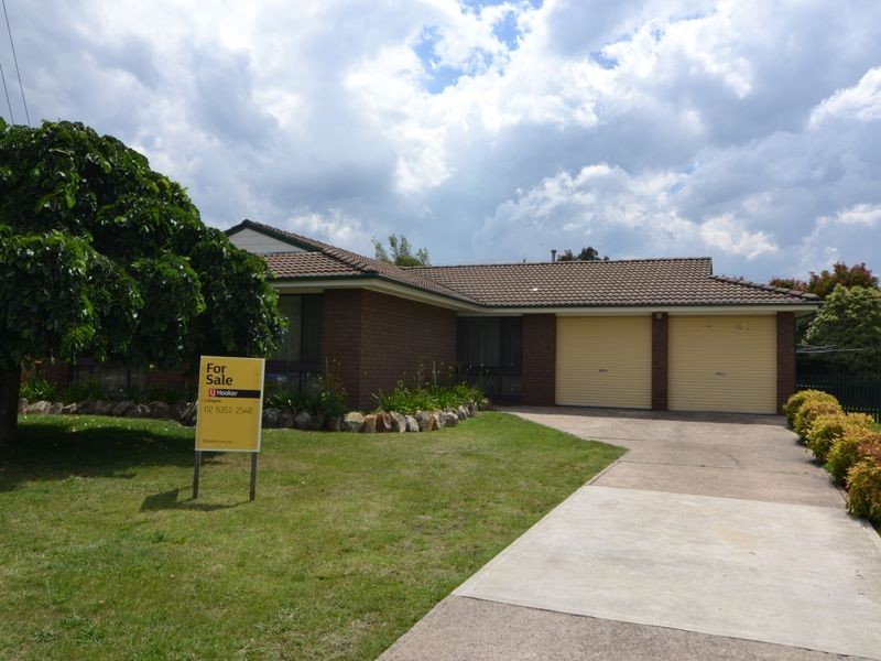 34 Enfield Ave, Lithgow NSW 2790
