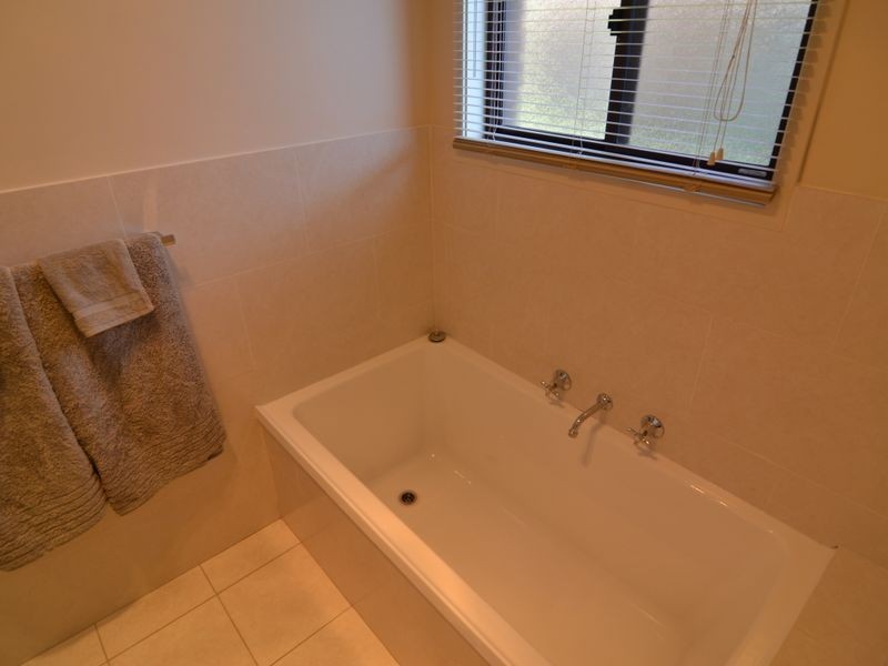 34 Enfield Ave, Lithgow NSW 2790